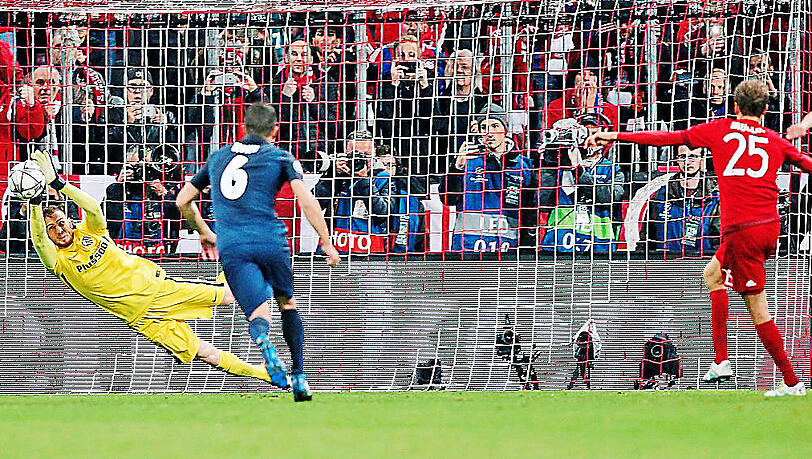 Fehlschuss: Im Halbfinal-Rückspiel gegen Atlético vergibt Müller vom Punkt, Bayern scheidet aus. Fotos: dpa (5), Rauchensteiner/Augenklick Fehlschuss: Im Halbfinal-Rückspiel gegen Atlético vergibt Müller vom Punkt, Bayern scheidet aus. Fotos: dpa (5), Rauchensteiner/Augenklick