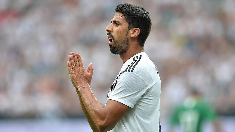 SAMI KHEDIRA - NOTE 3.
Konnte sich viel in die Offensive einschalten, beinahe gelang ihm das 2:0 (37.). Dürfte seinen WM-Stammplatz im Duell mit Gündogan sicher haben. Verursachte den Elfmeter.