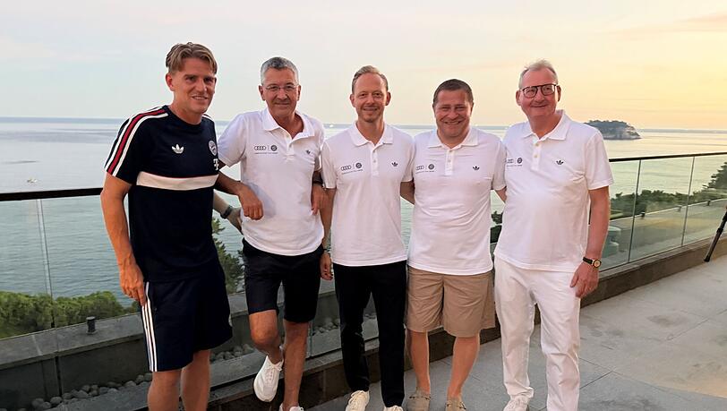 Eine Führungscrew des FC Bayern ist mit auf Asienreise. Eine Führungscrew des FC Bayern ist mit auf Asienreise.
