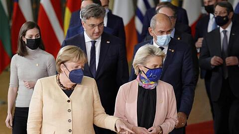 Auf der Tagesordnung für den Gipfel der EU-Staats- und Regierungschefs standen Diskussionen über die zuletzt stark gestiegenen Energiepreise in der EU, den digitalen Wandel und die Entwicklung der Corona-Pandemie.