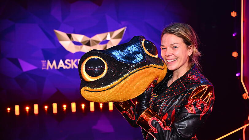 Schauspielerin Jessica Schwarz versteckte sich unter dem Kostüm des Feuersalamanders. Schauspielerin Jessica Schwarz versteckte sich unter dem Kostüm des Feuersalamanders.