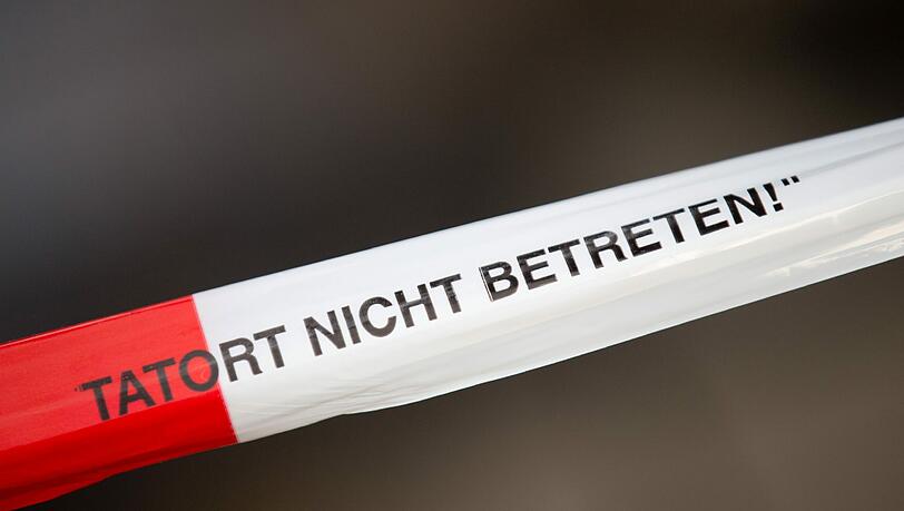 Zwei Leichen in einer Wohnung im Landkreis Erding: Im Gemeindebereich Oberpframmern wurde eine Frau und ein Mann tot aufgefunden. Zwei Leichen in einer Wohnung im Landkreis Erding: Im Gemeindebereich Oberpframmern wurde eine Frau und ein Mann tot aufgefunden.