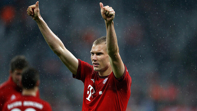 Daumen hoch für die Bayern-Fans: Holger Badstuber sagt "Danke".