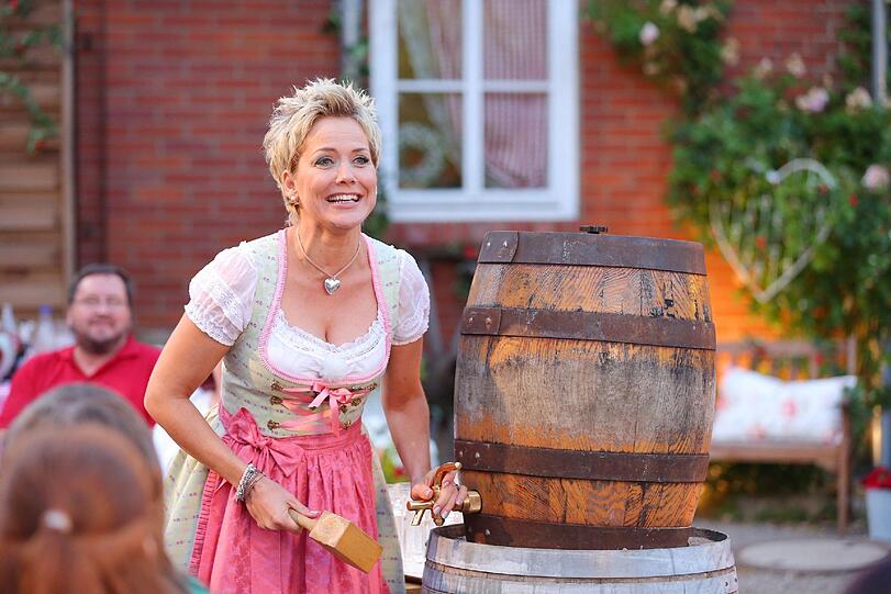 Lesben-Kuss bei RTL: Bauer sucht Frau 2013: Lena knutscht mit der megageilen Janine - TV - Abendzeitung München