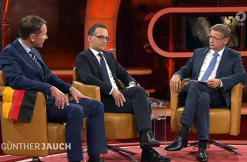 AfD-Mann Höcker irritierte bei Günther Jauch mit einem bizarren Flaggen-Auftritt.