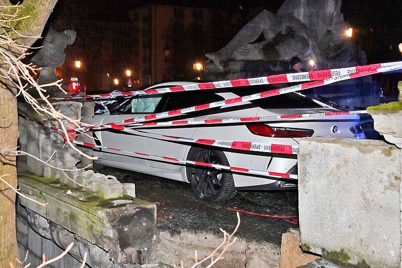20.01.2025
Prinzregentenstraße am Friedensengel; München
Verkehrsunfall: Raser mit BMW 850 i M gg. Geländer der Luitpoldbrücke
Foto: Thomas Gaulke, 81669 München; Tel: 0172/8606334