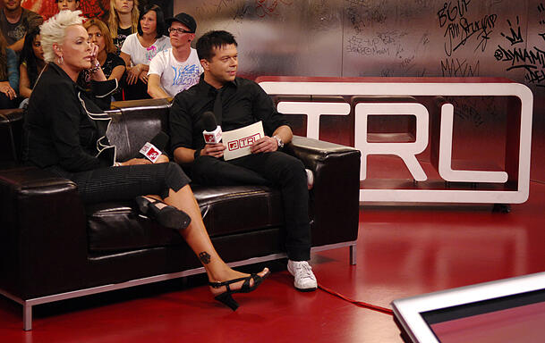 Am alten Arbeitsplatz: Markus Kavka interviewt Schauspielerin Brigitte Nielsen für die Sendung MTV TRL