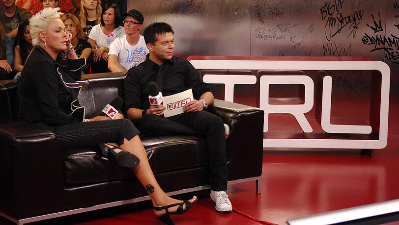 Am alten Arbeitsplatz: Markus Kavka interviewt Schauspielerin Brigitte Nielsen für die Sendung MTV TRL