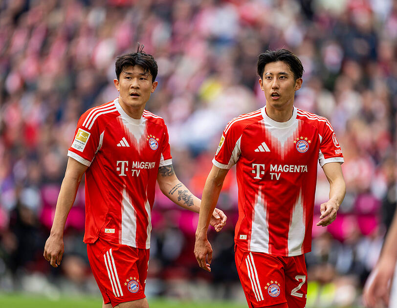Min-jae Kim (l.) und Hiroki Ito sind beim FC Bayern nur Erg&auml;nzungsspieler. Beiden w&uuml;rde der Rekordmeister wohl keine Steine in den Weg legen.