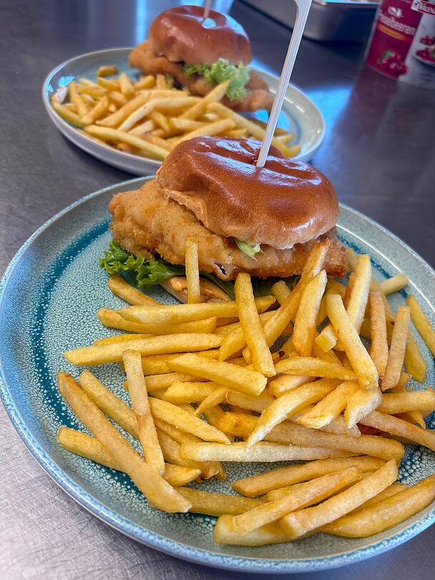 Der beliebte Crispy Chicken Bruger. Der beliebte Crispy Chicken Bruger.
