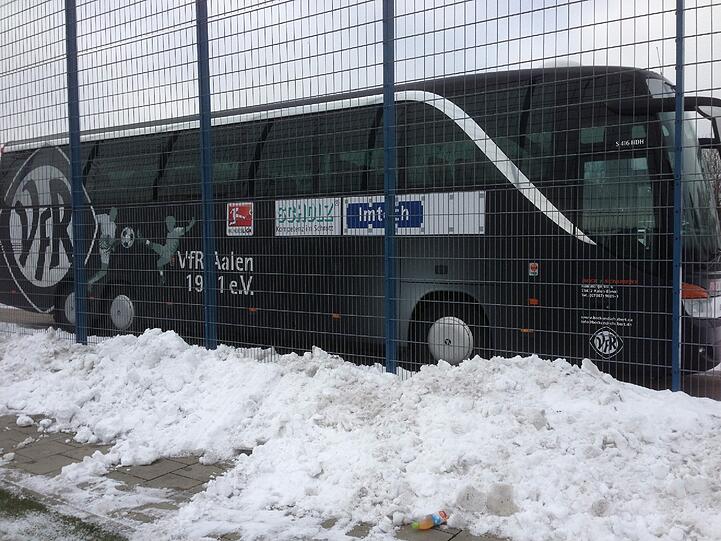 Viele Löwen-Fans freuen sich auf die Rückrunde und lassen sich vom Wetter nicht abschrecken.