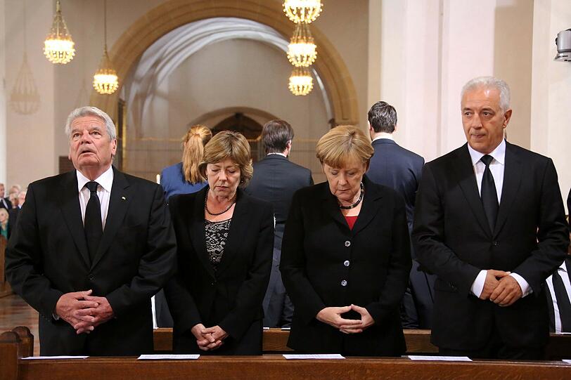 Zusammen mit Kanzlerin Angela Merkel.