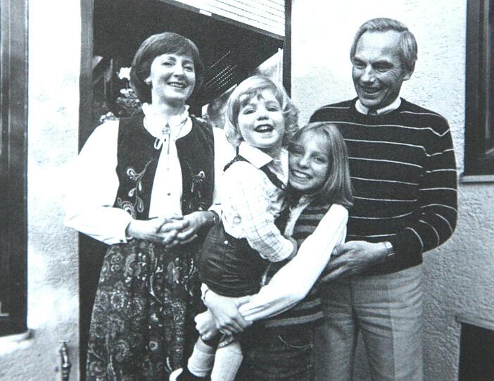 Die Familie: Hildegard und Georg Kronawitter mit Florian (damals 2 Jahre) und Isabelle (damals 12).