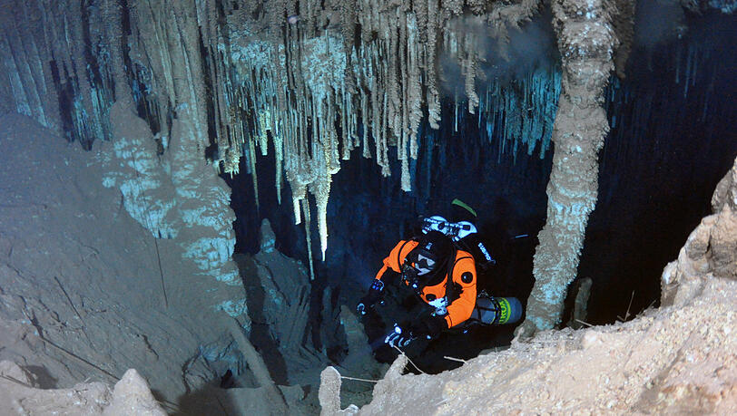 Mit 13,5 Kilometern ist die Cova de sa Gleda auf Mallorca die längste Unterwasserhöhle Europas. Mittendrin: Achim Schöffel. Mit 13,5 Kilometern ist die Cova de sa Gleda auf Mallorca die längste Unterwasserhöhle Europas. Mittendrin: Achim Schöffel.