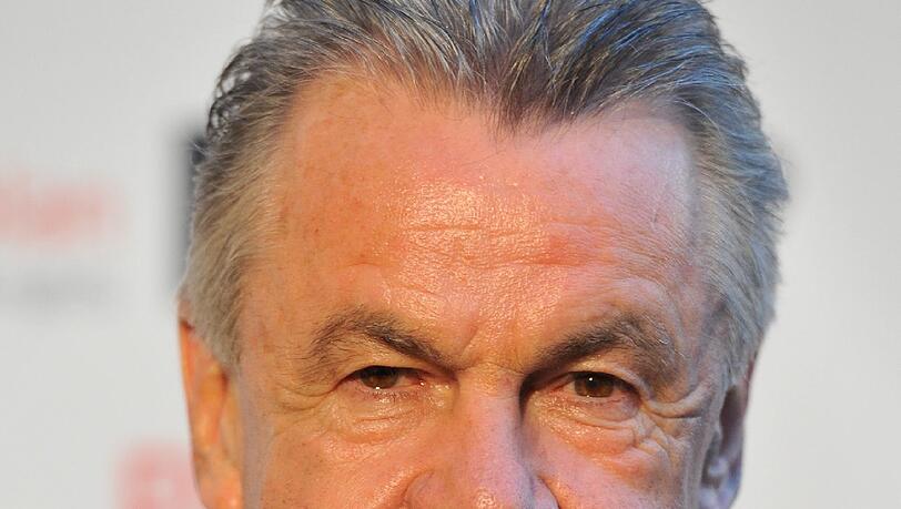 „Statistik kann man nie ganz ausblenden“, sagt Trainer Ottmar Hitzfeld: „Aber die deutsche Mannschaft hat die Qualität, Italien zu schlagen. Und ich habe auch das Gefühl, dass Deutschland es schafft.“ „Statistik kann man nie ganz ausblenden“, sagt Trainer Ottmar Hitzfeld: „Aber die deutsche Mannschaft hat die Qualität, Italien zu schlagen. Und ich habe auch das Gefühl, dass Deutschland es schafft.“