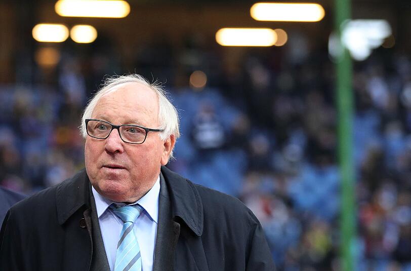 Uwe Seeler hat Angst, dass dem HSV das gleiche Schicksaal wie den Löwen droht.