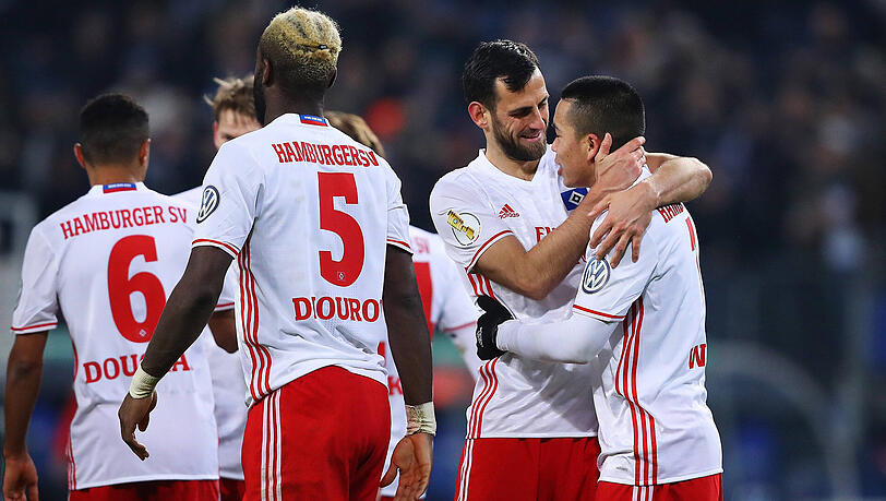 Jubel beim Hamburger SV - rechts Mergim Mavra and Bobby Wood.