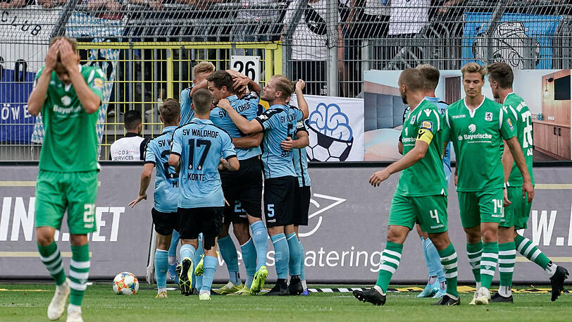 Mussten den Mannheimern vier Mal beim Jubeln zuschauen: Die Spieler des TSV 1860 München.
