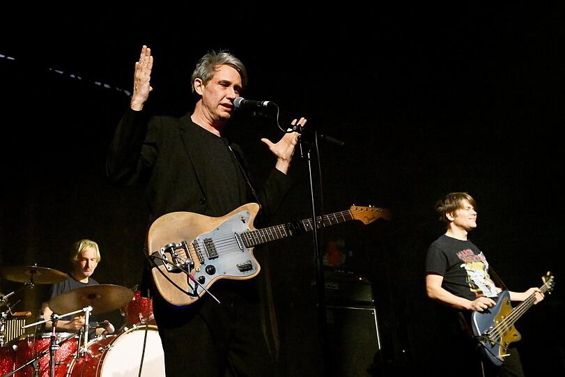 Tocotronic mit dem Gitarristen und Sänger Dirk von Lowtzow in der Tonhalle.