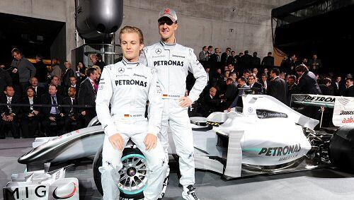 Nico Rosberg (li.) und Michael Schumacher werden nächste Saison die Silberpfeile steuern. Nico Rosberg (li.) und Michael Schumacher werden nächste Saison die Silberpfeile steuern.