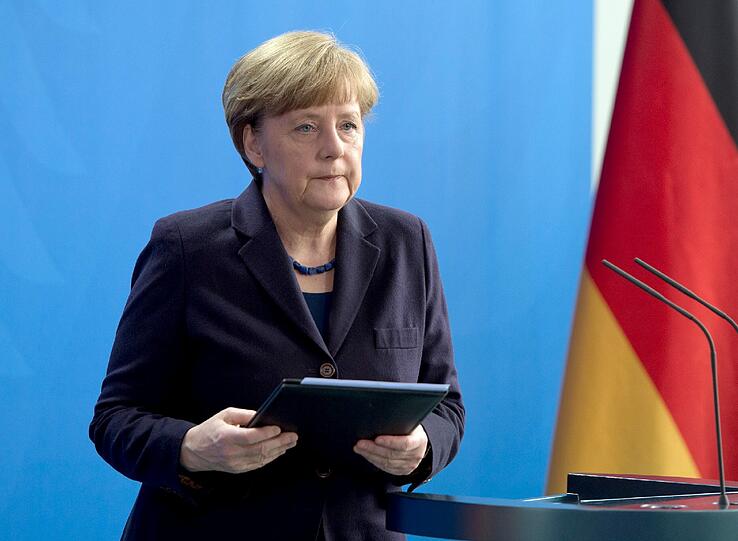 Bundeskanzlerin Angela Merkel äußerte sich tief erschüttert. Sie sagte alle Termine ab und wird am Mittwoch zum Absturzort reisen.