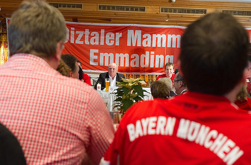 Uli Hoeneß im Dezember 2012 beim traditionellen Fanclub-Besuch in Mehring. Dieses Jahr geht es für ihn nach Wunsiedel.