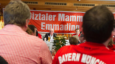 Uli Hoeneß im Dezember 2012 beim traditionellen Fanclub-Besuch in Mehring. Dieses Jahr geht es für ihn nach Wunsiedel.
