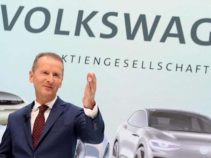 VW-Konzernchef Herbert will das Unternehmen noch stärker umbauen als bisher geplant.