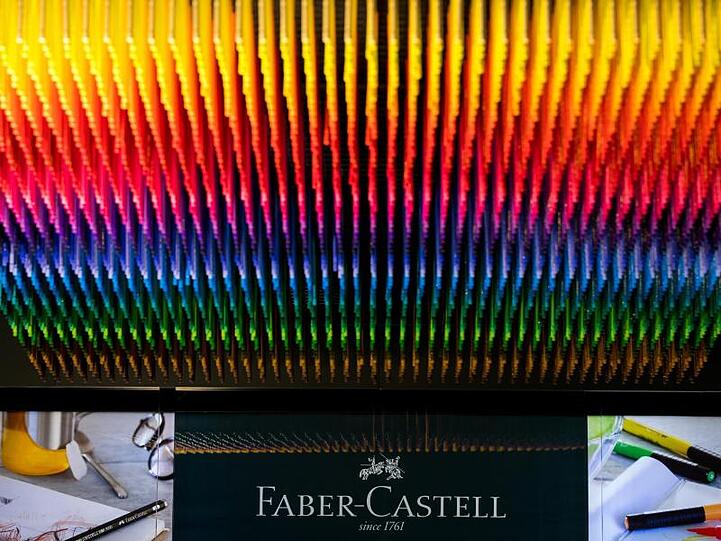 ARCHIV - Buntstifte des Schreibwarenherstellers Faber-Castell. Foto: picture alliance / Daniel Karmann/dpa/Archivbild