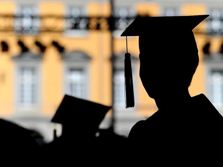 Studierende. Foto: Julian Stratenschulte/dpa/Symbolbild