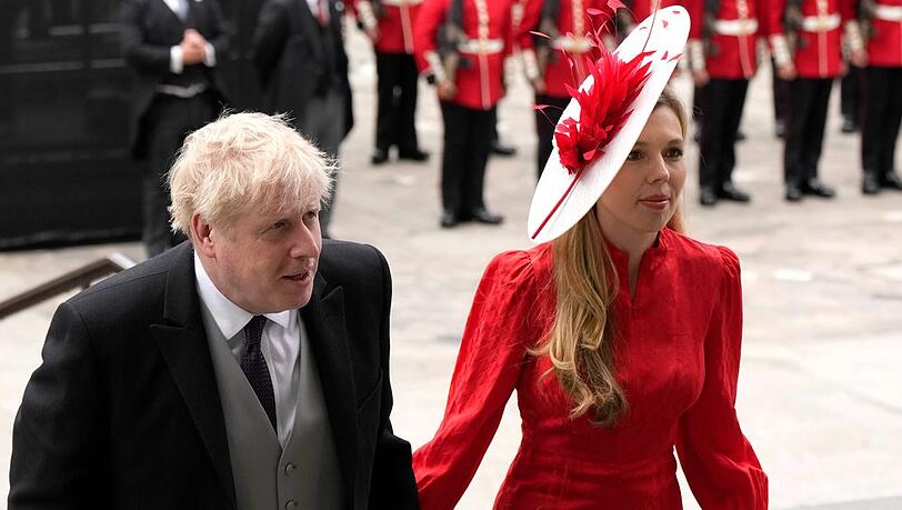 Premierminister Boris Johnson und seine Frau Carrie Symonds bei der Ankunft vor der St.-Pauls-Kathedrale zum Jubiläumsgottesdienst.