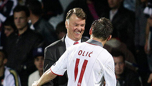 Freut sich mit Torjäger Olic: Louis van Gaal Freut sich mit Torjäger Olic: Louis van Gaal