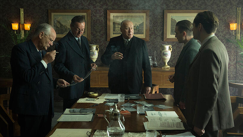 Babylon Berlin: August Benda (MATTHIAS BRANDT), Zörgiebel (THOMAS THIEME), Gereon Rath (VOLKER BRUCH)
