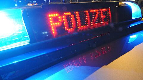 An beiden Fahrzeugen entstand ein Totalschaden, die Friedenheimer Brücke war für etwa zwei Stunden komplett gesperrt.