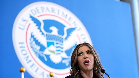 US-Heimatschutzministerin Noem wirbt für "Selbstabschiebung". (Archivbild)