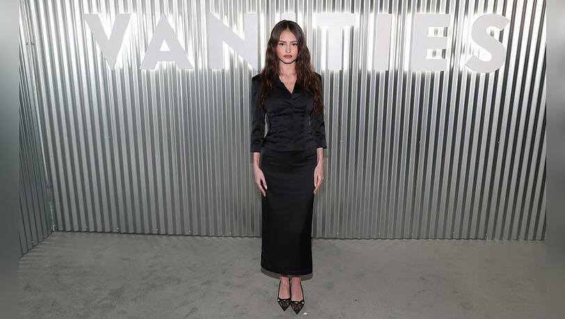 Leni Klum begeistert in einer schwarzen Business-Kombination.