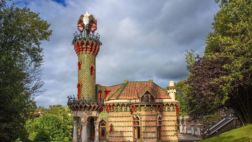 Die Residenz &bdquo;El Capricho&ldquo; vollendete Gaud&iacute; 1885 f&uuml;r den Exzentriker M&aacute;ximo Diaz de Quijano, der dort rauschende Feste feiern wollte. Doch eine Woche nach dem Einzug starb er. Foto: Sergi Roboredo/Imago