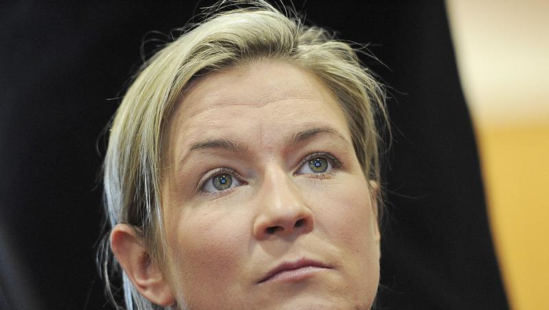 Die Autobiografie der wegen erhöhter Blutwerte bis Februar 2011 gesperrten Eisschnellläuferin wurde vorgestellt. Die Autobiografie der wegen erhöhter Blutwerte bis Februar 2011 gesperrten Eisschnellläuferin wurde vorgestellt.