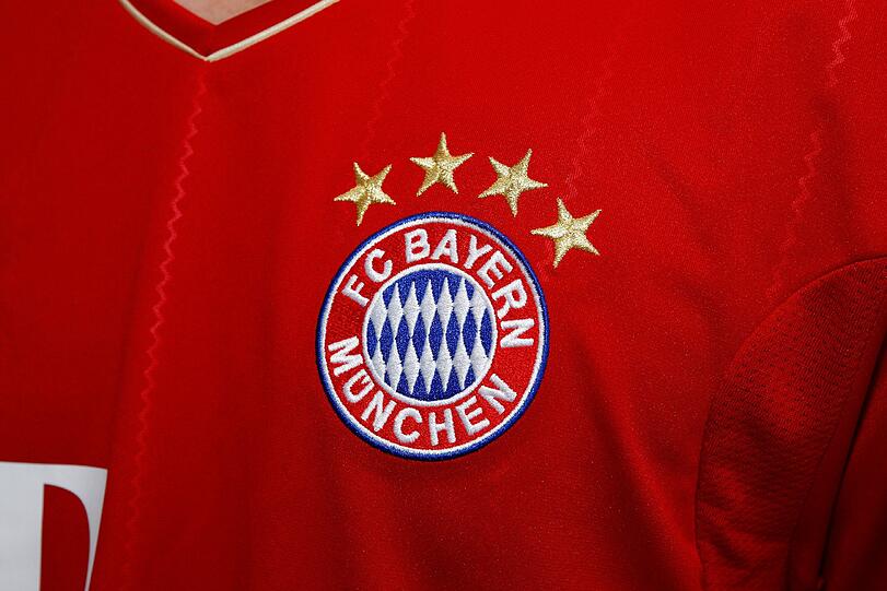Das neue Heimtrikot für die kommende Spielzeit: In der Allianz Arena hat der FC Bayern die neuen Leiberl vorgestellt. Die Bilder