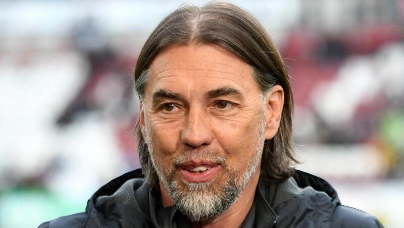 Trainer Martin Schmidt steht im Stadion. Foto: Stefan Puchner/dpa Trainer Martin Schmidt steht im Stadion. Foto: Stefan Puchner/dpa