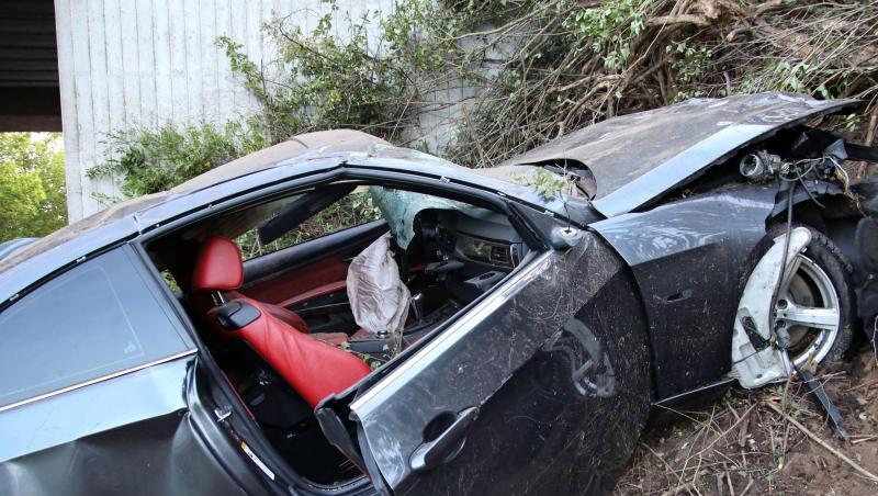 Ein beschädigtes Auto steht nach einem Unfall bei einem illegalen Autorennen. Foto: Alexander Auer/dpa/Archivbild Ein beschädigtes Auto steht nach einem Unfall bei einem illegalen Autorennen. Foto: Alexander Auer/dpa/Archivbild