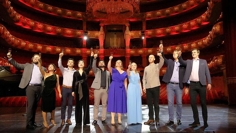 Das Opernstudio der Staatsoper mit Arien, Duetten und Ensembles von Mozart, Donizetti, Gounod und Strauss im Livestream aus dem Nationaltheater.