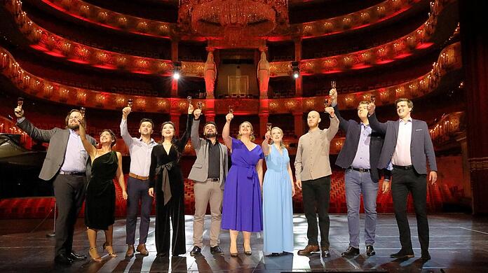 Das Opernstudio der Staatsoper mit Arien, Duetten und Ensembles von Mozart, Donizetti, Gounod und Strauss im Livestream aus dem Nationaltheater.
