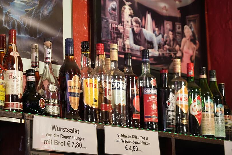 Einen Grund zum Anstoßen mit diversen Spirituosen gibt's hier immer.