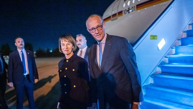 Bundeskanzler Merz ist in der Türkei eingetroffen. Bundeskanzler Merz ist in der Türkei eingetroffen.