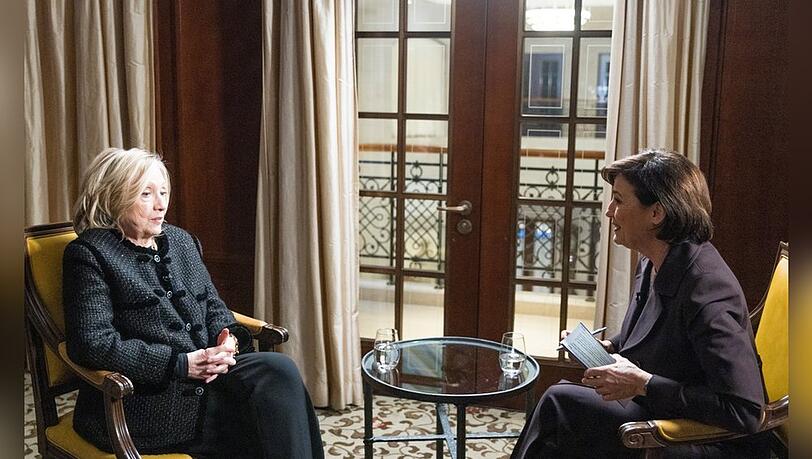 Sandra Maischberger hat Ex-US-Au&szlig;enministerin Hillary Clinton in Berlin zum Interview getroffen.