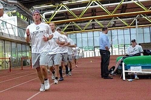 Die Kufencracks des EHC München beim Trockentraining in der Werner-von-Linde-Halle.