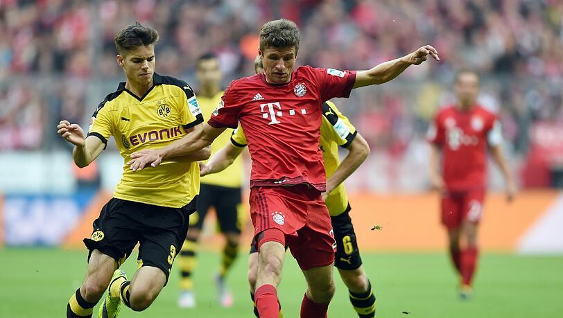 Der Ex-Löwe Julian Weigl (l.) im Zweikampf mit Bayerns Thomas Müller. Der Ex-Löwe Julian Weigl (l.) im Zweikampf mit Bayerns Thomas Müller.