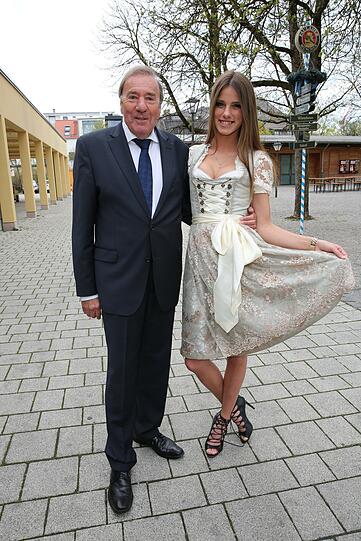 Frank Fleschenberg (Präsident des "Eagles Charity Golfclubs") und Janna Wiese