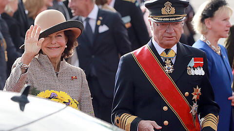Ankunft in Berlin: Schwedens König Carl XVI. Gustaf und Königin Silvia sind am Mittwoch zu einem viertägigen Staatsbesuch in Berlkin eingetroffen.